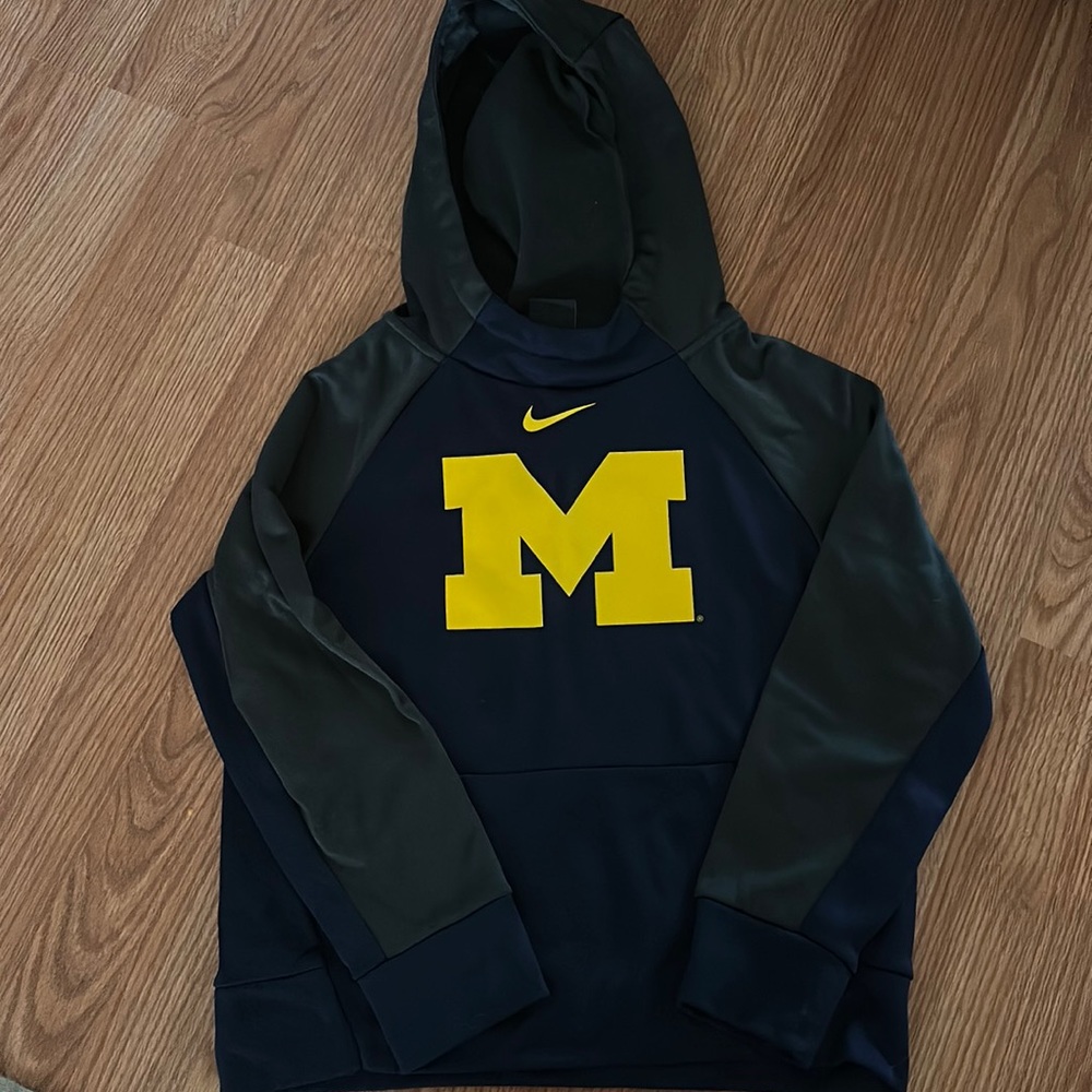 Nike dri fit youth Michigan hoodie.